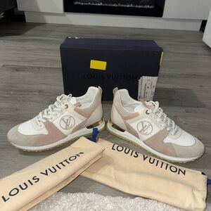 BRAND NEW LOUIS VUITTON size 42‎ Run Away Leather Trainers